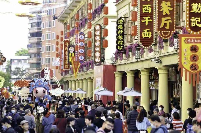 以汕头老城区为中心点,打卡全国最大的骑楼群建筑,游走汕头老街寻觅