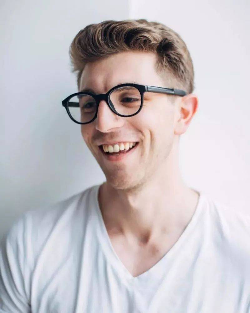 国字脸是男生常见的脸型,不用过于担心,因为