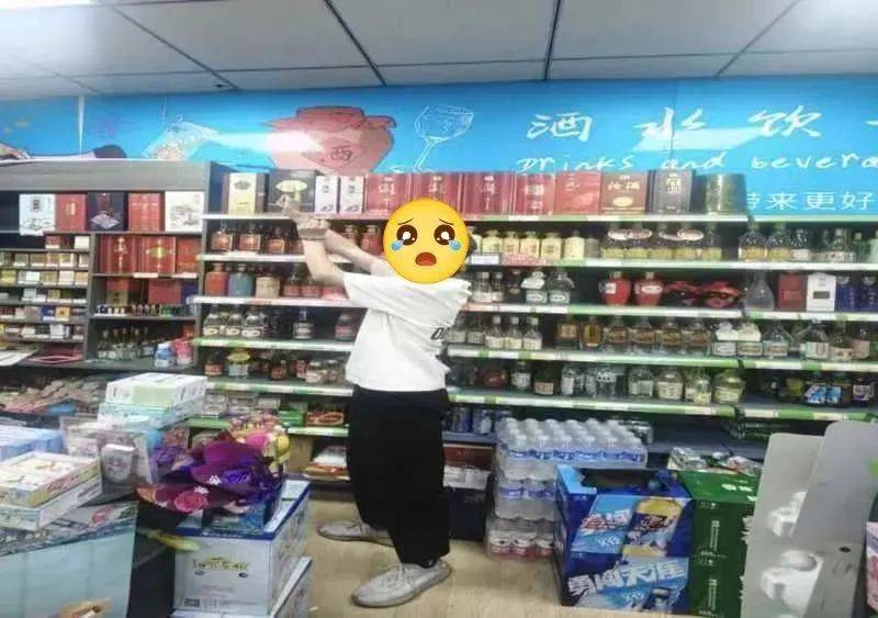 长治一便利店被盗!小偷除了盗走现金与财物之外,还偷了.