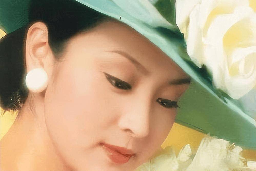 一婚为爱嫁谢贤,二婚演28年假夫妻,"初代玉女"为何如此下场?