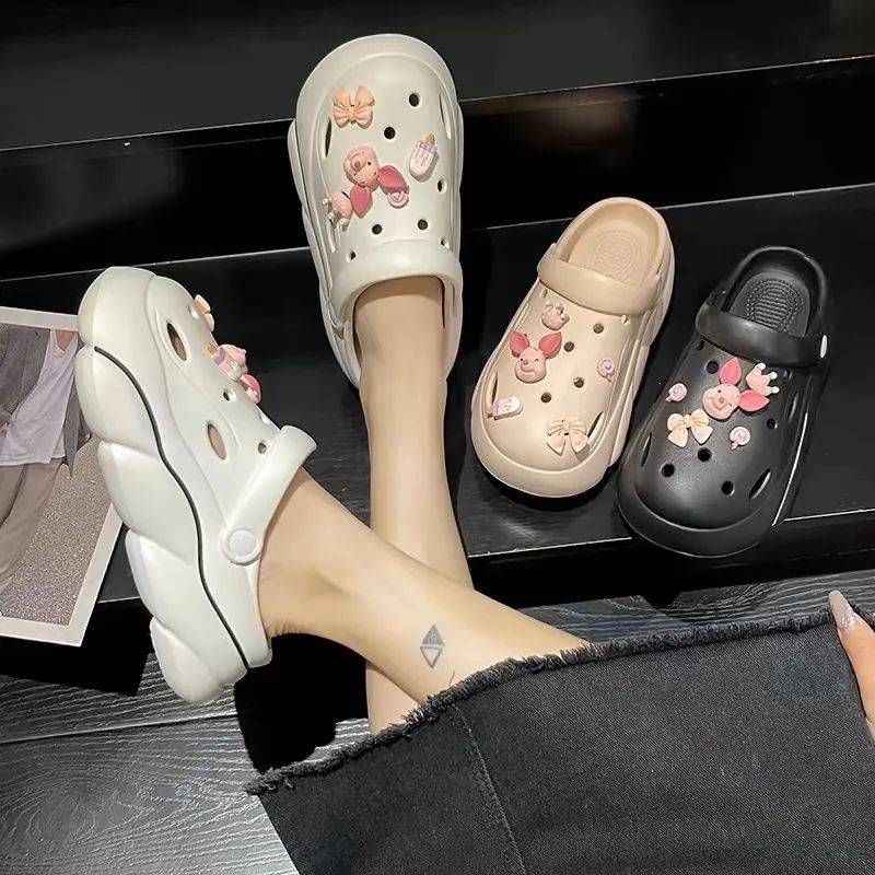 而且一双洞洞鞋上面的饰品可以换各种各样的,很难有女生会抗拒吧!