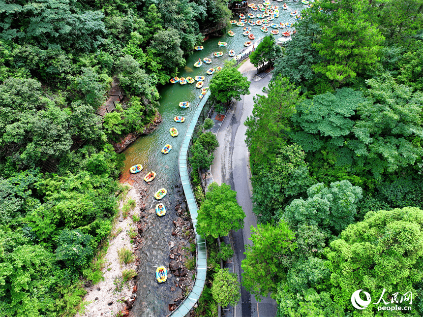 江西资溪:峡谷漂流成暑期旅游热门打卡地