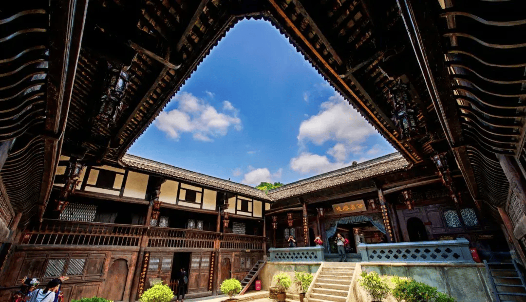 交通信息:公交车(11路,12路),自驾沿途美食:阳平关特色回民餐,青木川