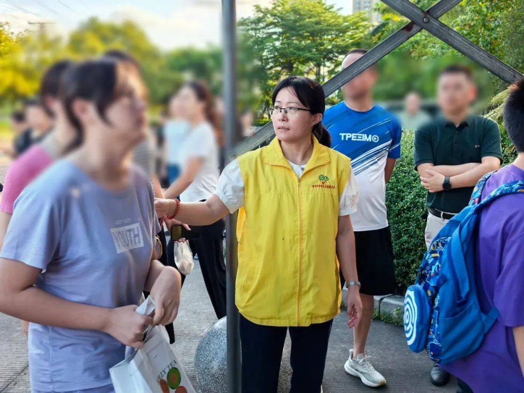 助力新生团建 共筑家校合作——寮步镇香市中学家长志愿服务队