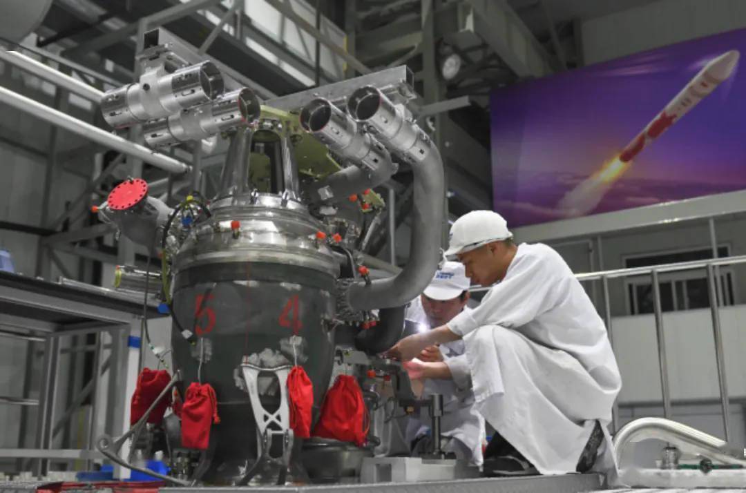 的蓝箭航天空间科技股份有限公司内,工人们忙于生产液氧甲烷发动机