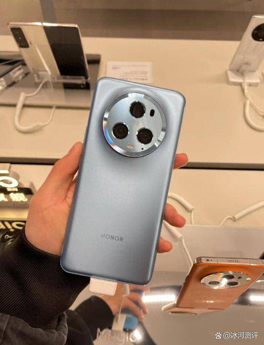 荣耀magic 6 pro的价格为5399元,提供了12gb 256gb的存储配置.