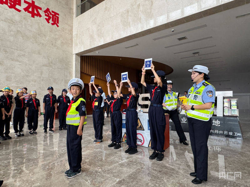 天津:警彩少年暑期警训营正式开营