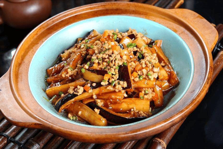 炒茄子直接下油锅就毁了,难怪发黑又油腻,提前多做1步,特鲜香