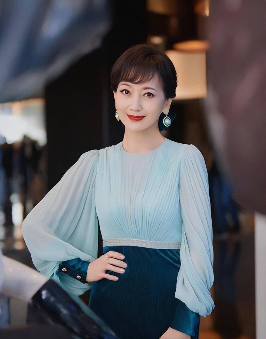 赵雅芝一生最恨两个女人,一个跟她抢男人,一个曝光她的婚外情