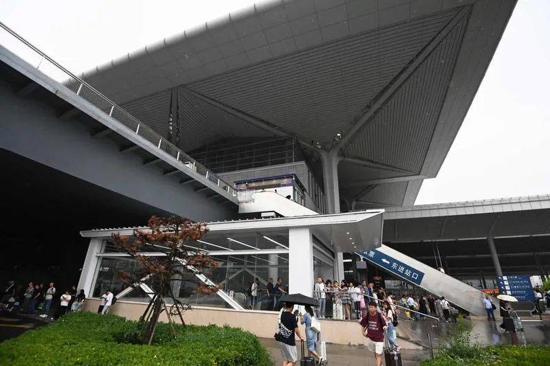 全新亮相!地铁1号线太原南站东广场站开放