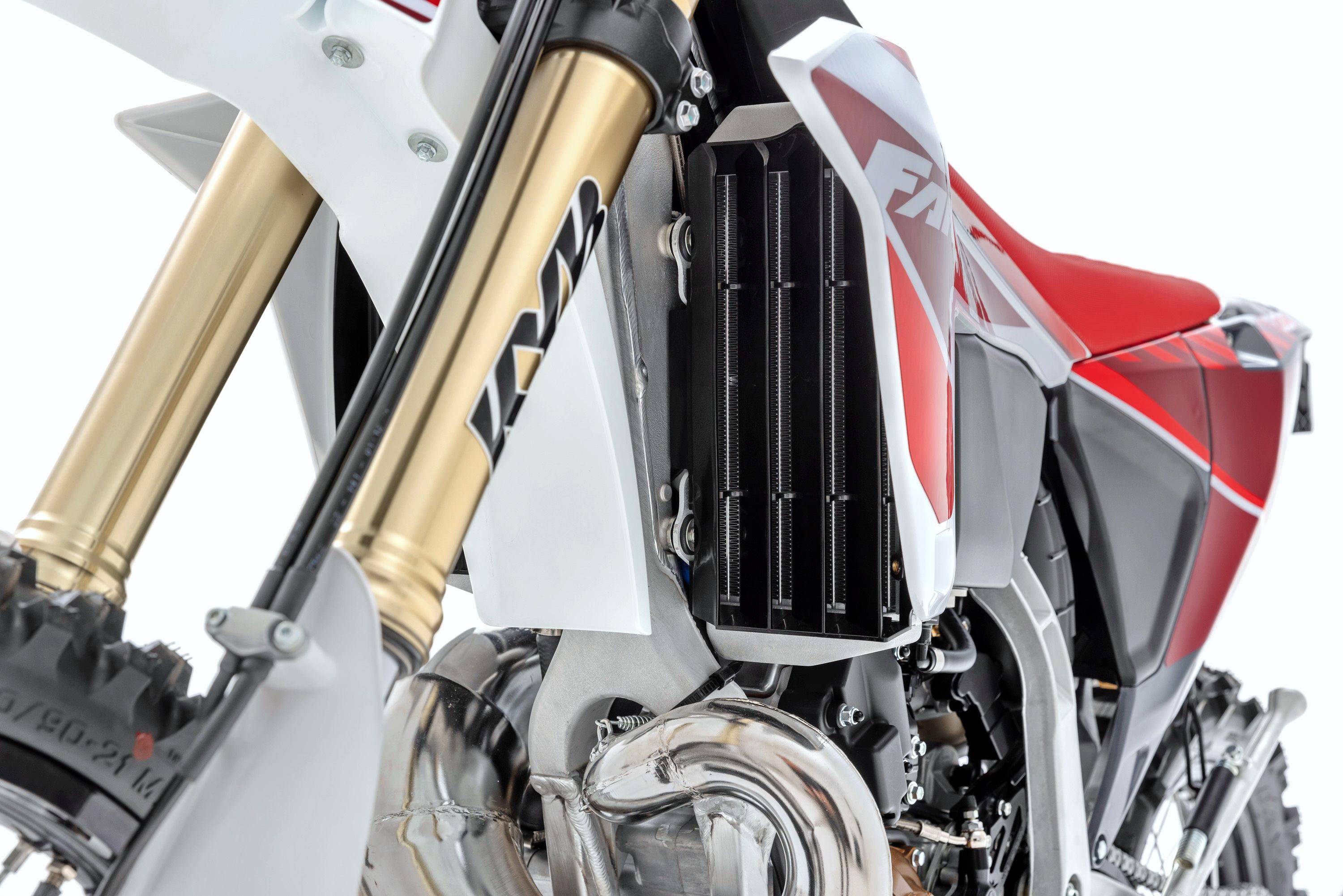 来自 yamaha 平台,fantic 2025 xe 300 两冲电喷越野赛车