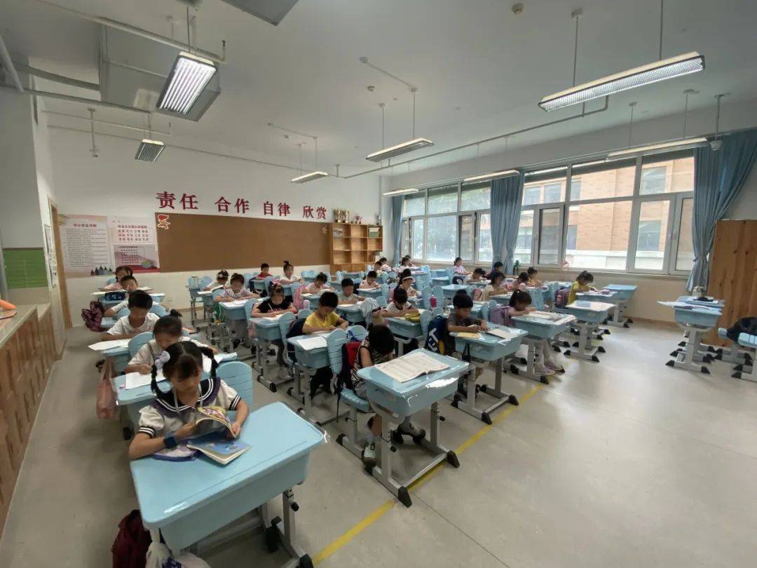 青岛南京路小学青岛澳门路小学青岛金门路小学普惠暑期托管以看护为主