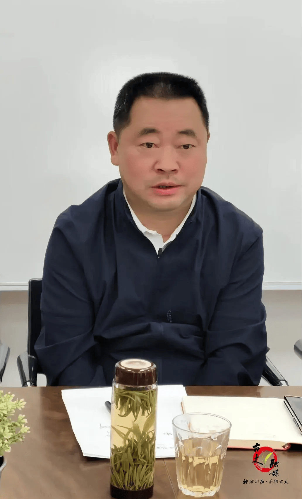 考察座谈中,古丈县委书记滕朝辉深入介绍古丈茶叶,旅游业等方面发展