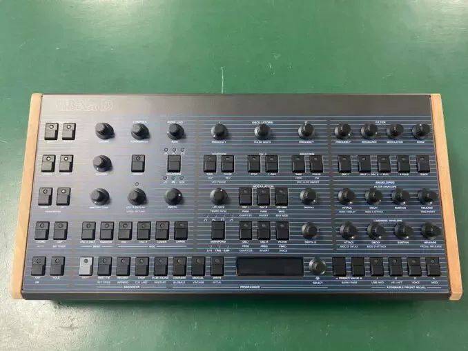 百灵达 behringer ub-xa d 桌面版模拟合成器即将上市