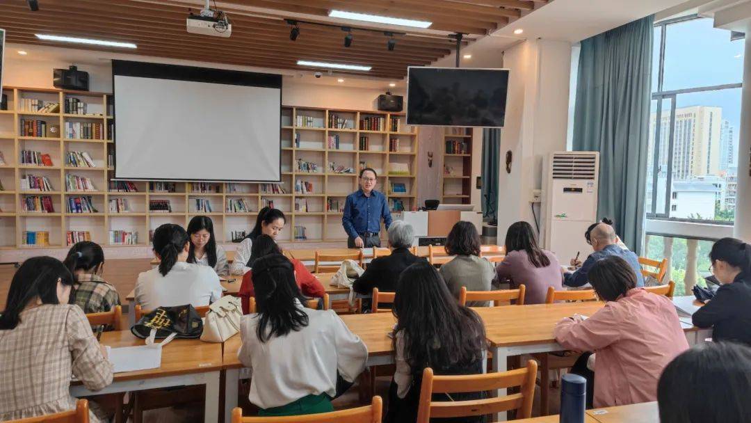 行思并进 研教同行——南宁外国语学校课堂展示与专题讲座风采