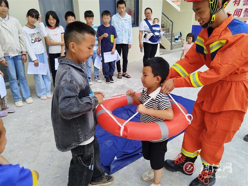 酷狗音乐：一码一肖-四川绵阳：塘汛街道人大代表进校园 情系教育暖童心