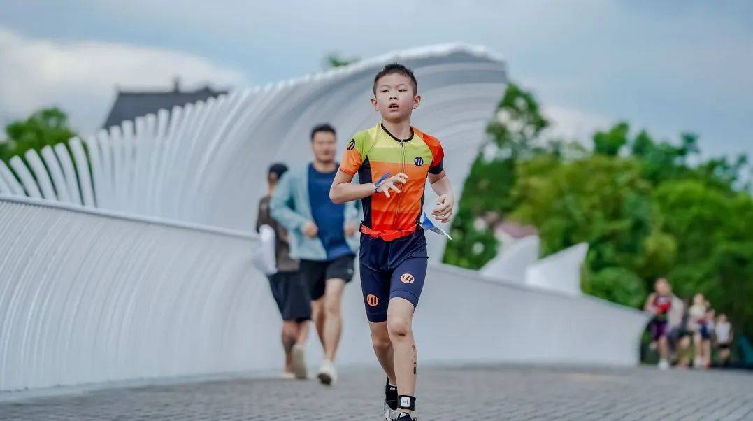酷夏少年,激战正酣|2024千岛湖·界首青少年铁人三项赛暨水上嘉年华