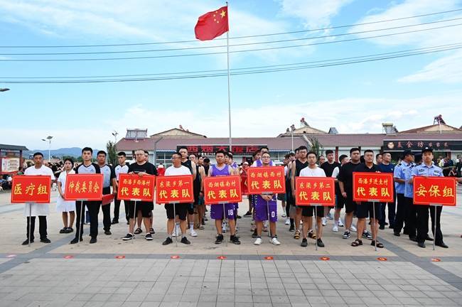 盂县农业农村局局长石建忠,县卫健局局长李忠勇及东梁乡党委书记吕宜
