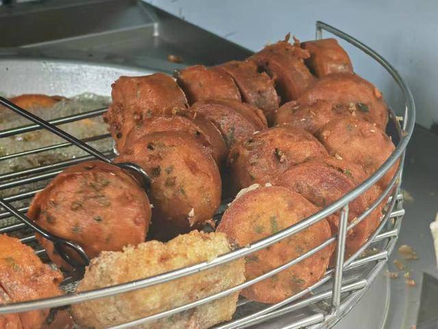 安龙特色小吃吸引游客_美食_荷花酥_市集