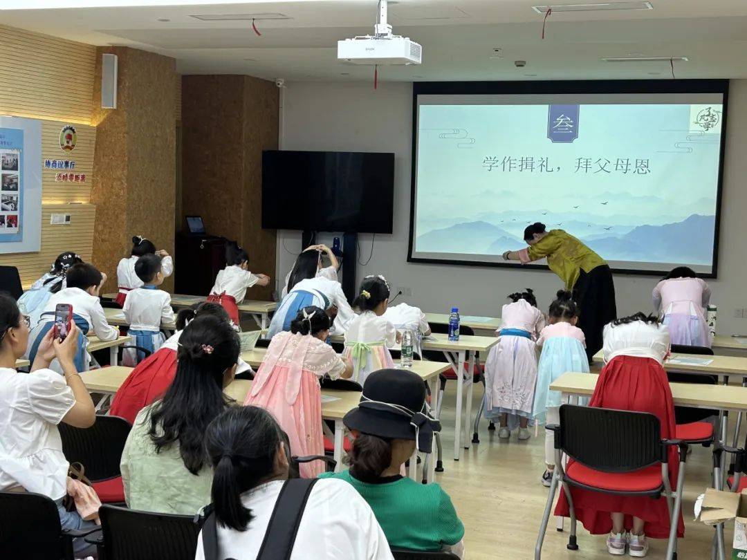 添睦好家风,国学好少年!天目西路街道开展孝善文化学习之旅