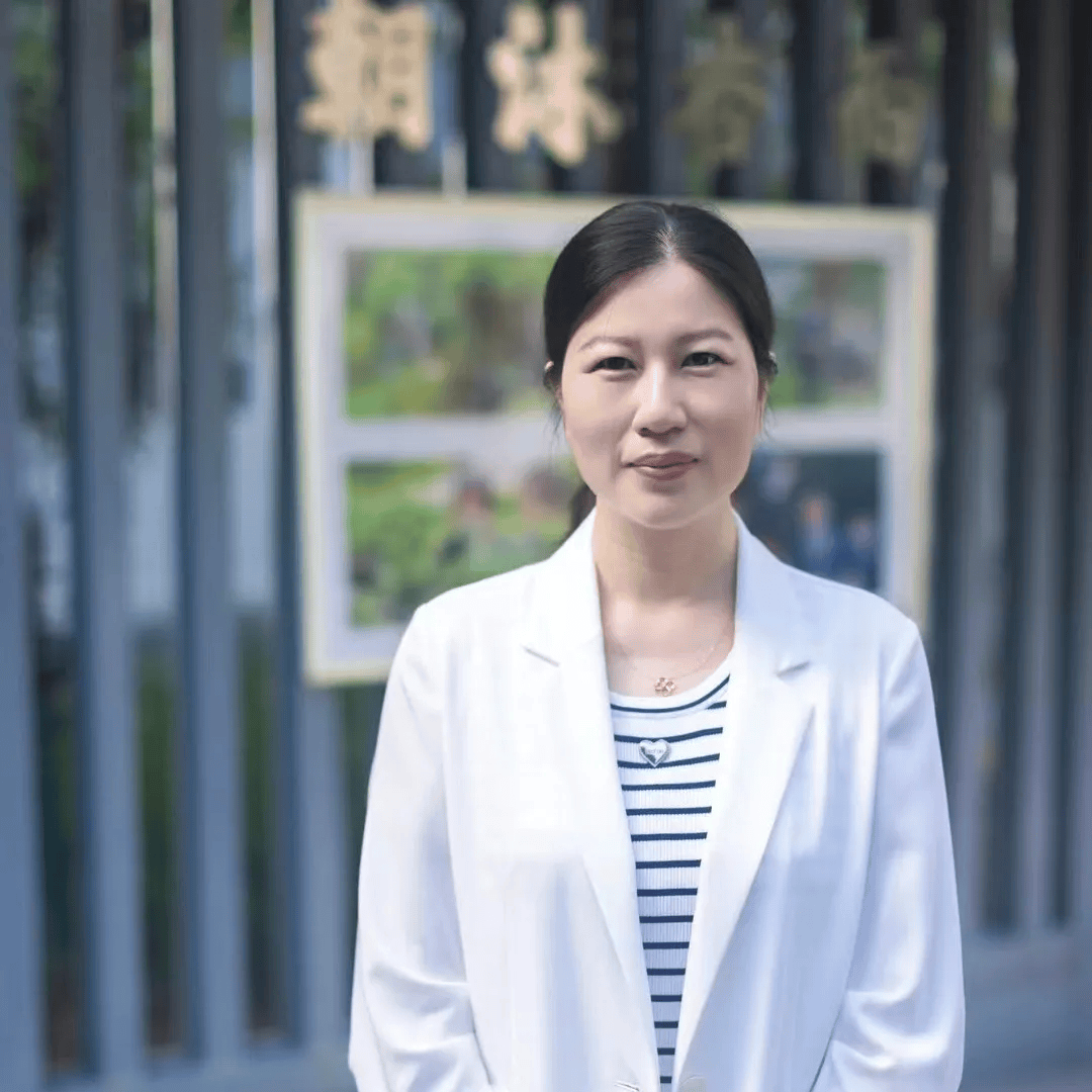 省乡村教育带头人培育站主持人,全国智慧教育培训项目校长导师,南京