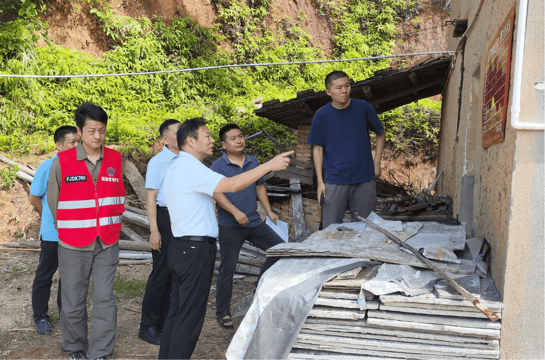 7月24日,闽清县自然资源和规划局组织人员开展地灾隐患排查,累计巡