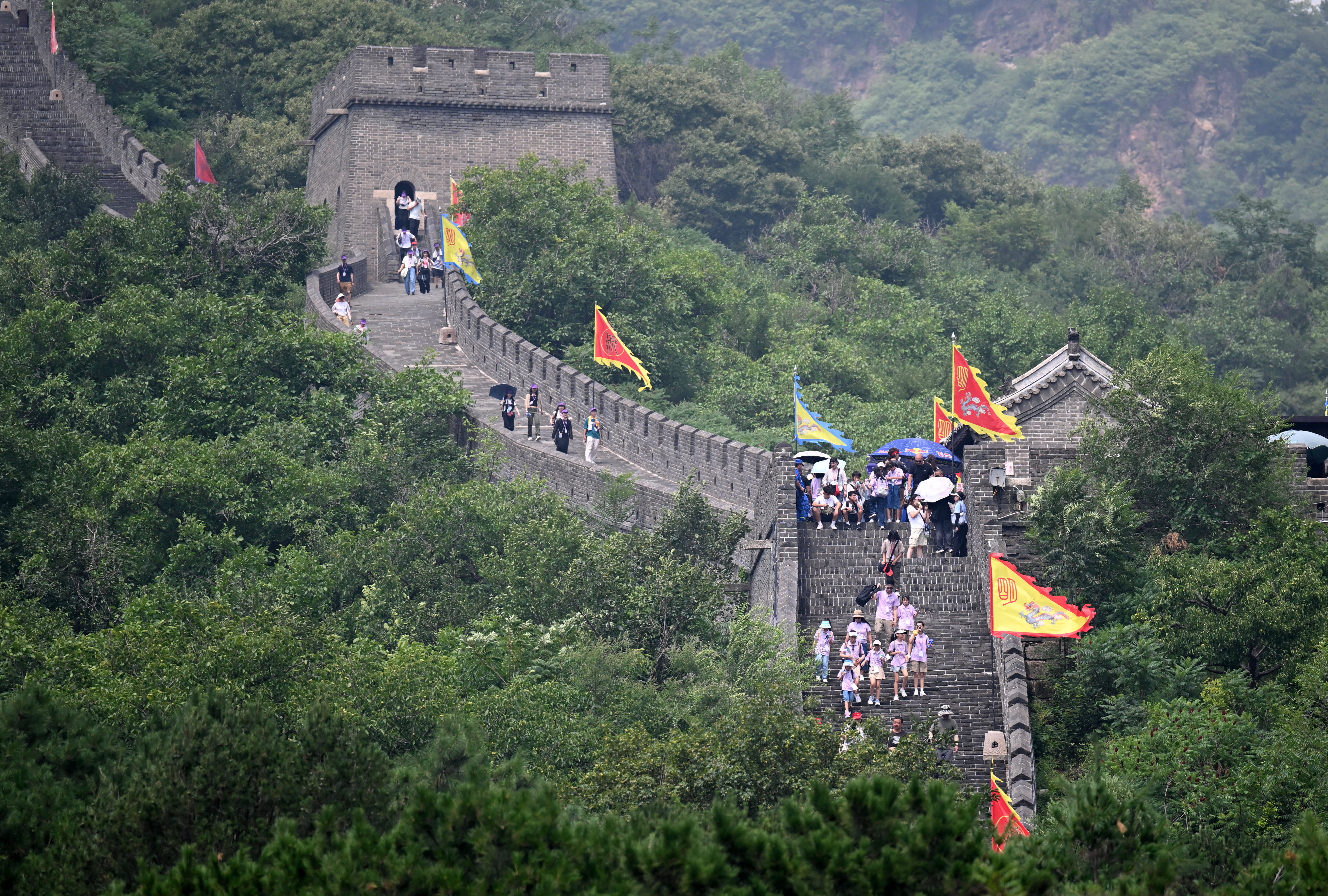 外国少儿在黄崖关长城做"好汉"_中国_来自_天津
