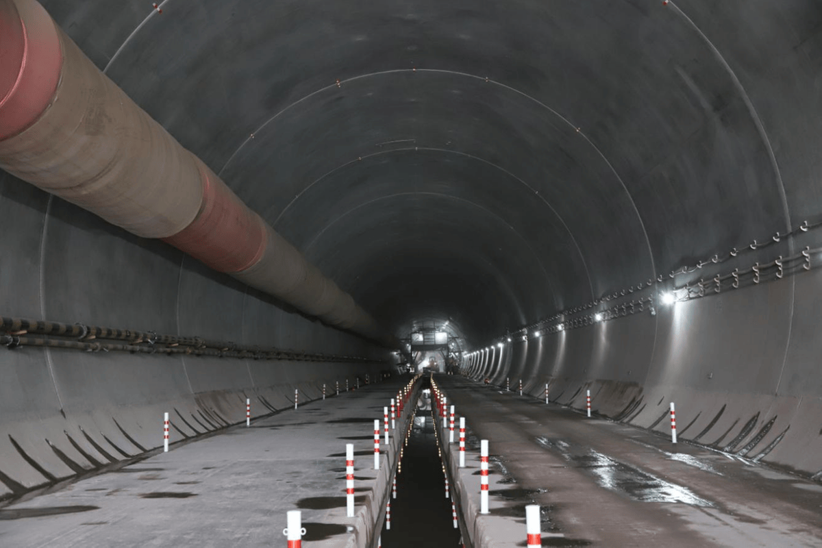 中铁二局成达万高铁华蓥山隧道进度已完成90%