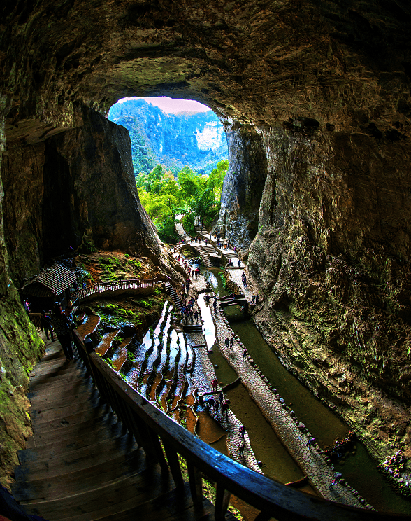 重庆市沙坪坝区山洞图片