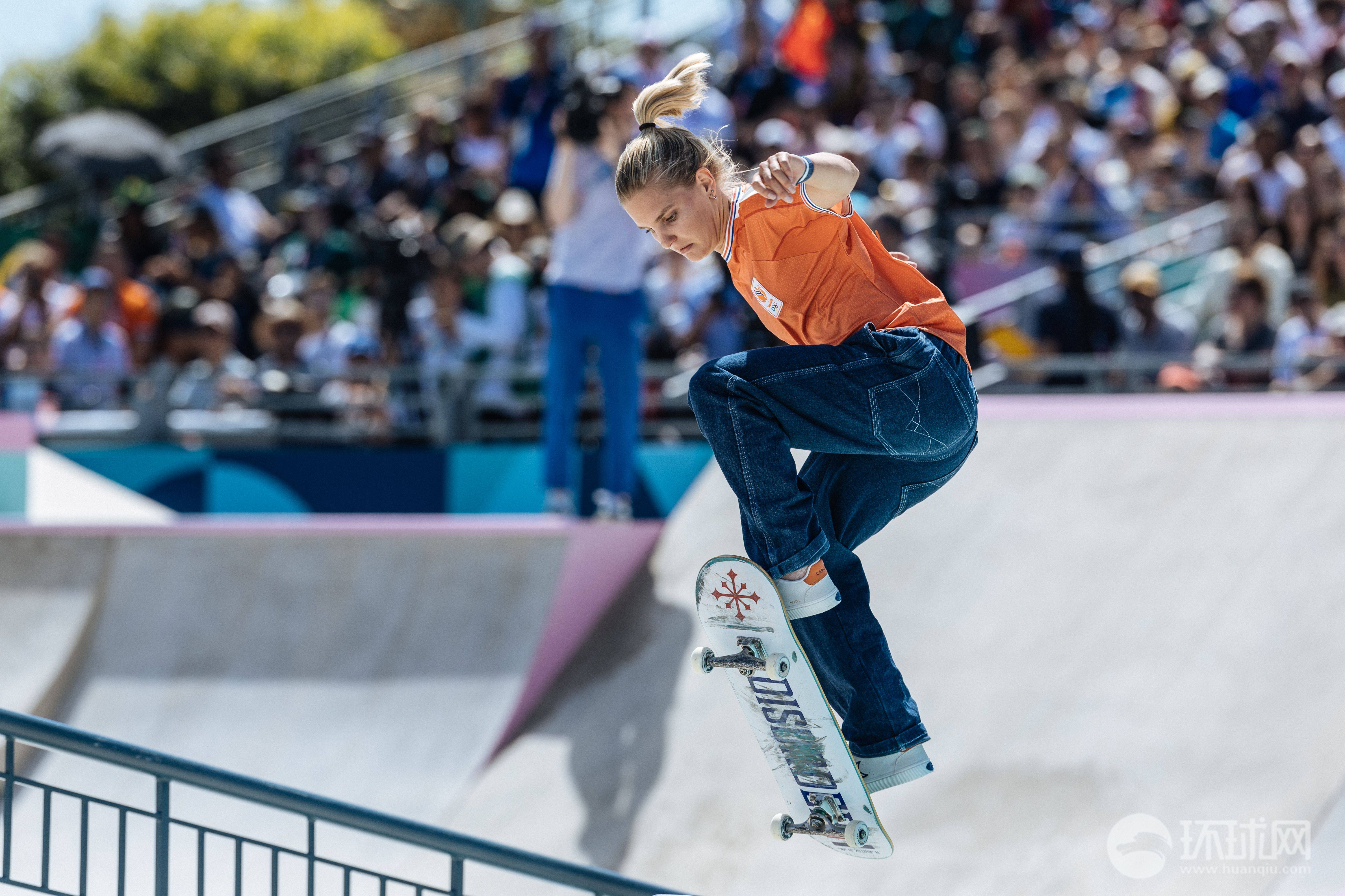 巴黎奥运会滑板女子街式预赛,中国选手崔宸曦进入决赛
