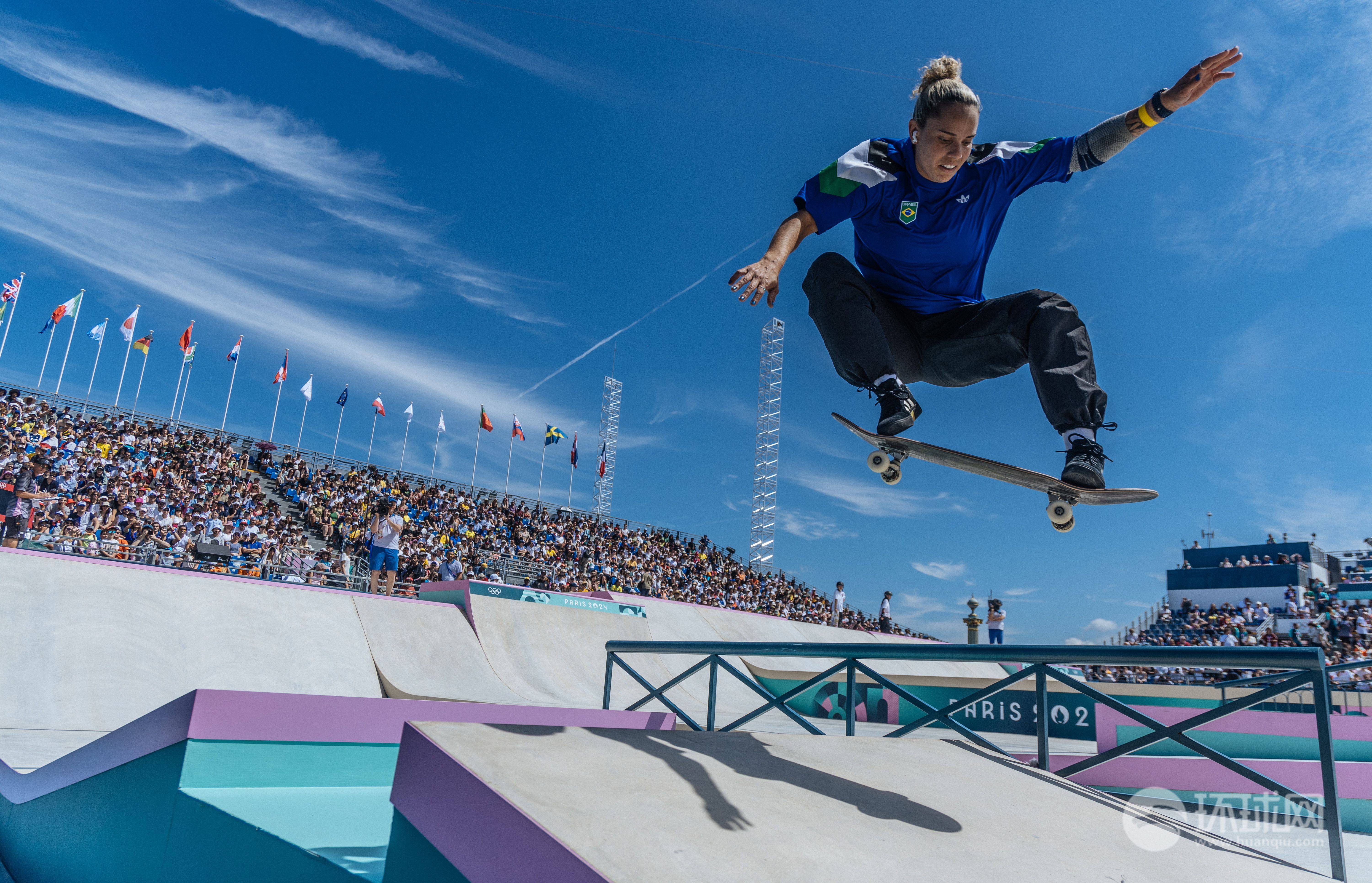 巴黎奥运会滑板女子街式预赛,中国选手崔宸曦进入决赛