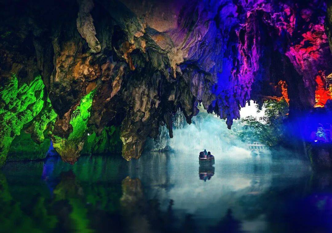龙门飞瀑 图源:龙宫景区漫步山林间,充沛的氧气让游客沉醉其中