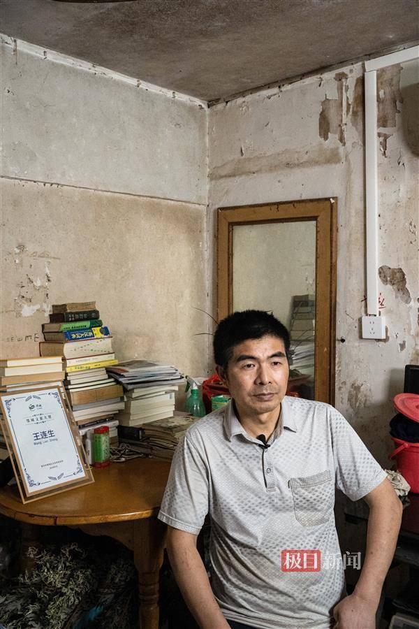 一把扫帚扫出"人间诗话"③ 鄂州"油条散文家"王连生,写下三十万字随笔