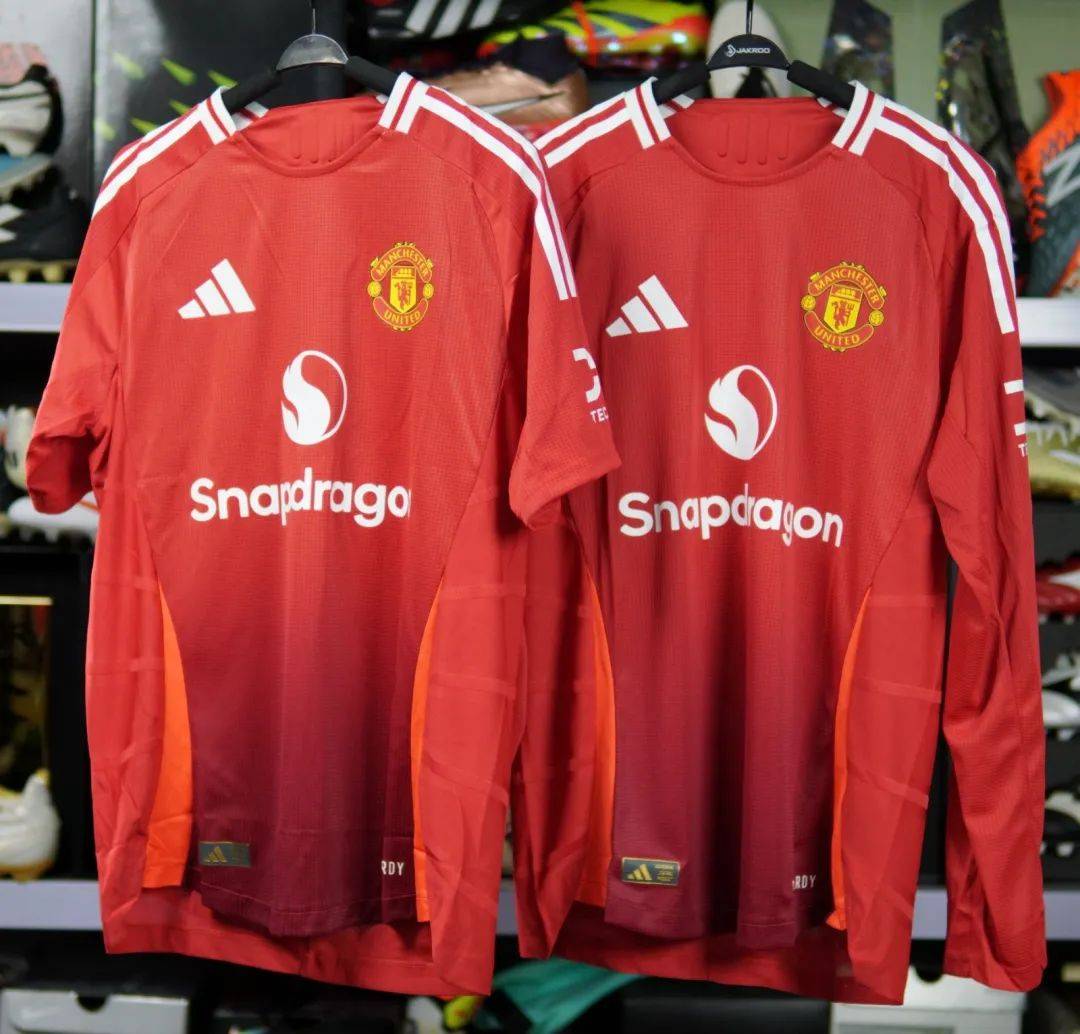 近观!adidas曼联2024/25赛季主场球员版球衣
