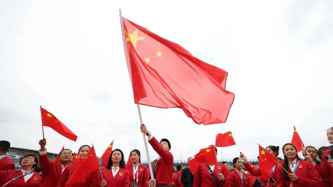 【巴黎奥运会壁纸】 旗手马龙 ,中国红,太帅啦!
