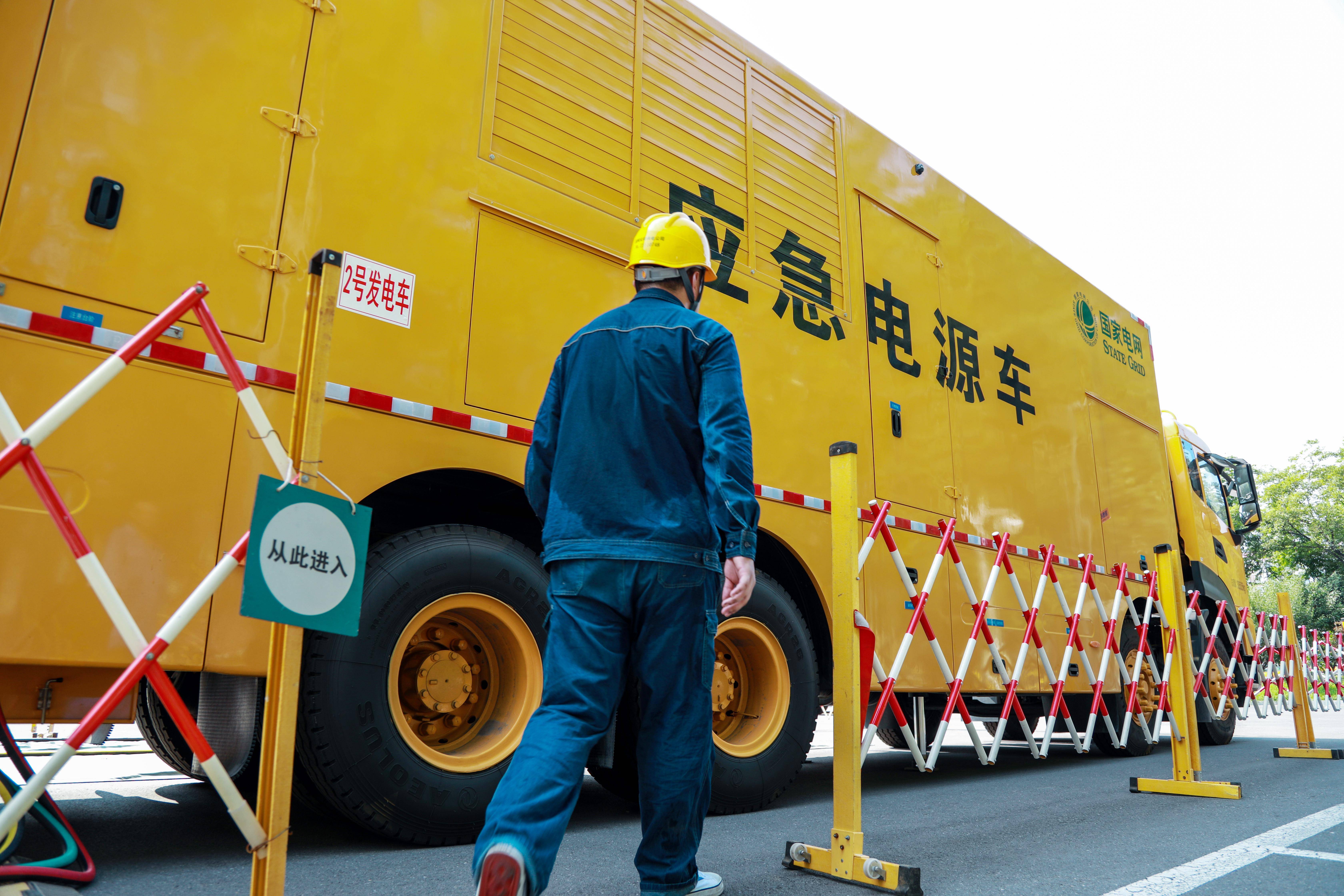 视觉|高温下,安阳首次开展中压发电车应急保电演练