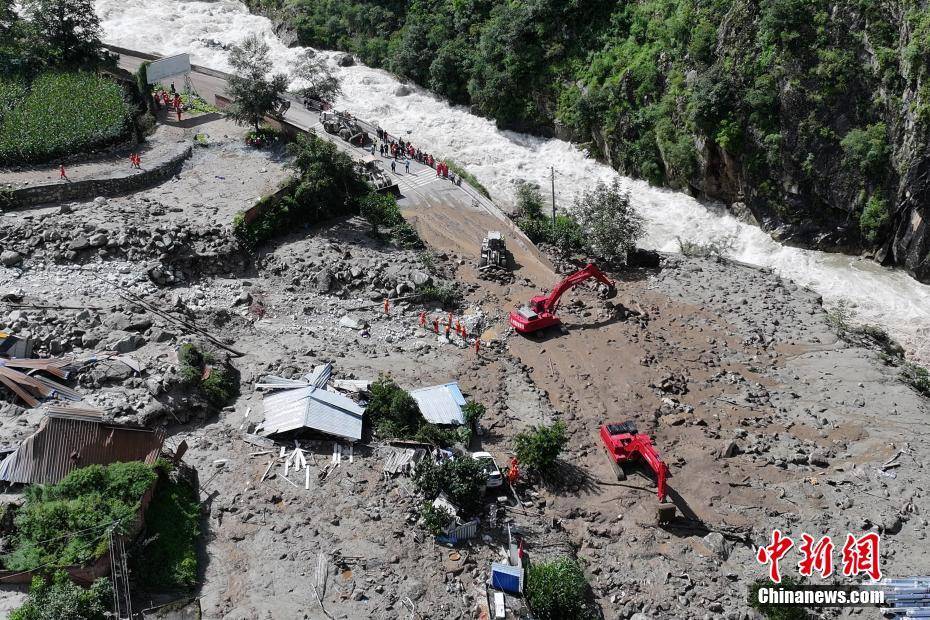 四川康定市姑咱镇日地村山洪泥石流灾害救援工作正在紧张进行