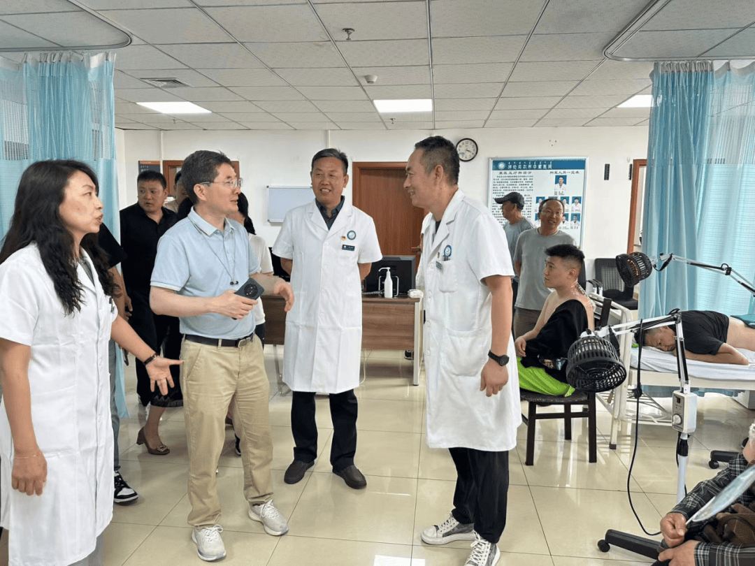宣传建华医院建院历史以及特色专科,并参观了大杨树中蒙医院