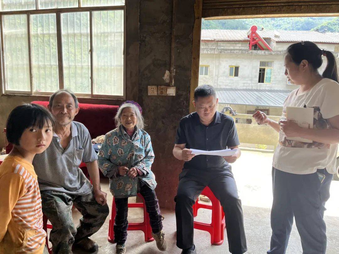 鸡鸣乡7月30日,鸡鸣乡党委书记姜涛带队走访慰问退役军人,并致以节日
