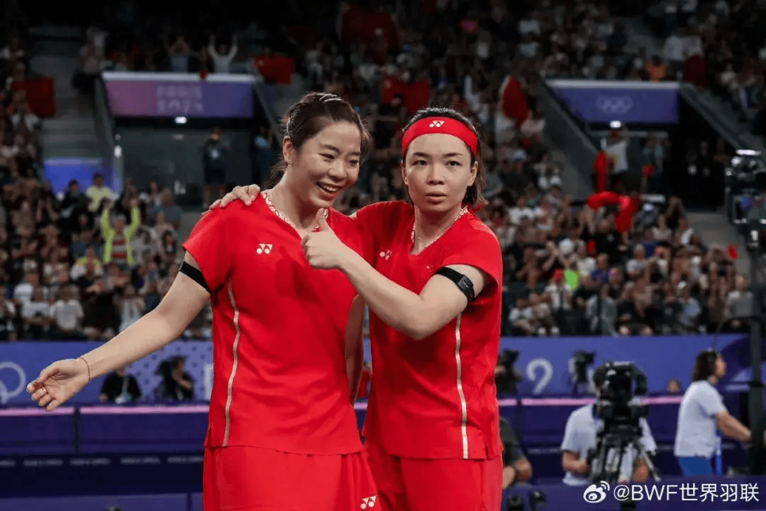 凡晨组合巴黎圆梦 国羽时隔12年重夺奥运会女双冠军_田卿_赵芸蕾_贾一凡