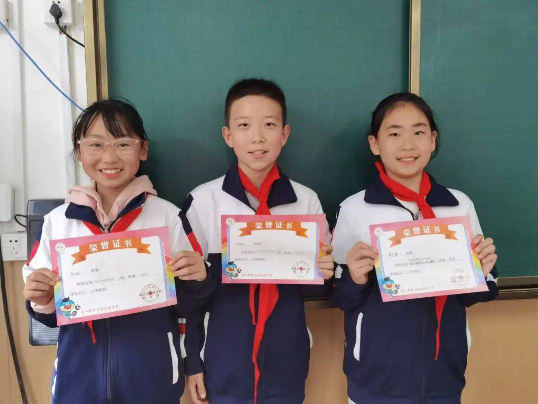 风采璀璨——青岛宜阳路小学四年级一班级风采展示
