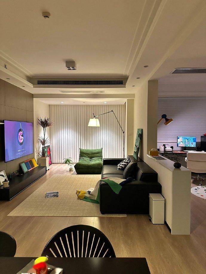 一户人家晒出100㎡的家,因太会布置而走红网络,光客厅就够效仿