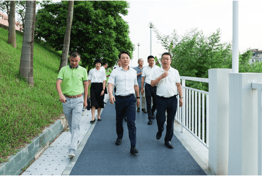 东莞市副市长,市副林长陈庆松到石龙镇调研"绿美东莞"生态建设