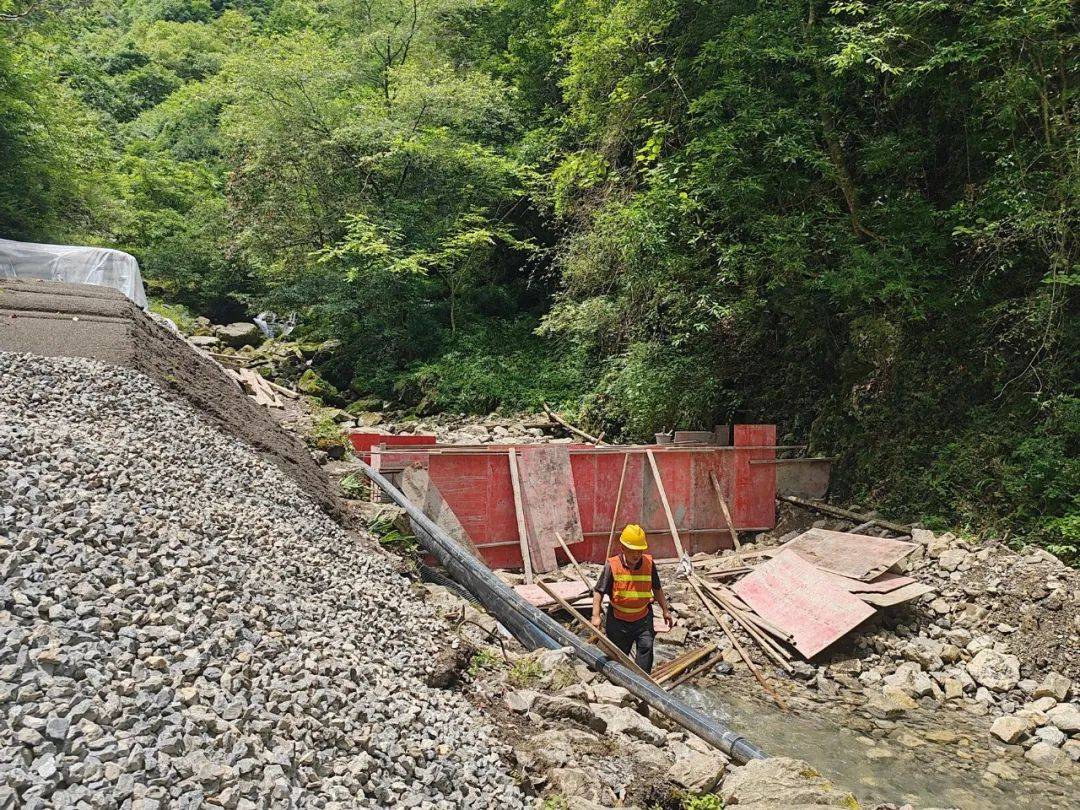 建设中的永宁水厂今年上半年,万源市累计完成"两年甘露润心"工程项目
