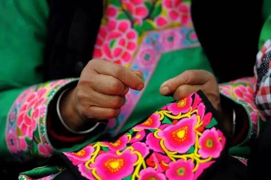 绣出锦绣生活!走进羌绣,探寻"指尖上的非遗"