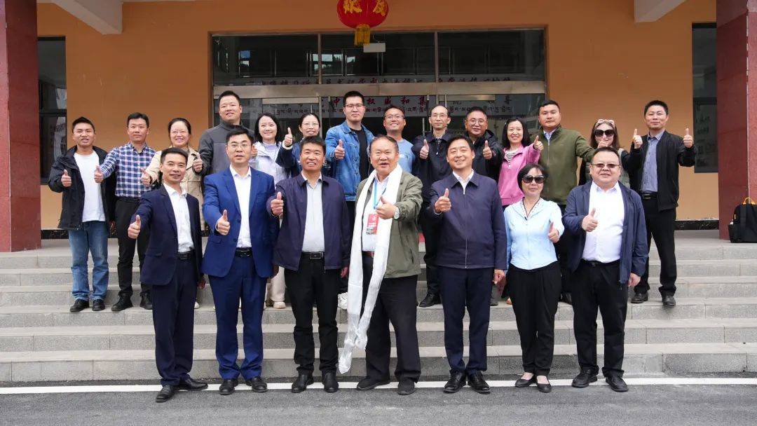 重庆市历批次援藏工作队代表回访类乌齐县