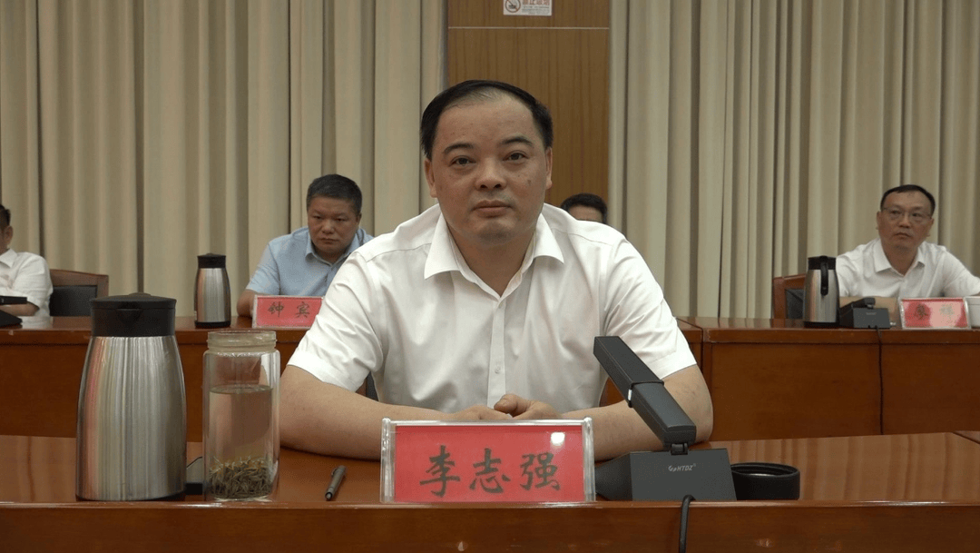 县领导杨君毅,刘久正,肖晖,黎宾,钟宾,许治国,贺龙跃,夏红,廖祥等参加