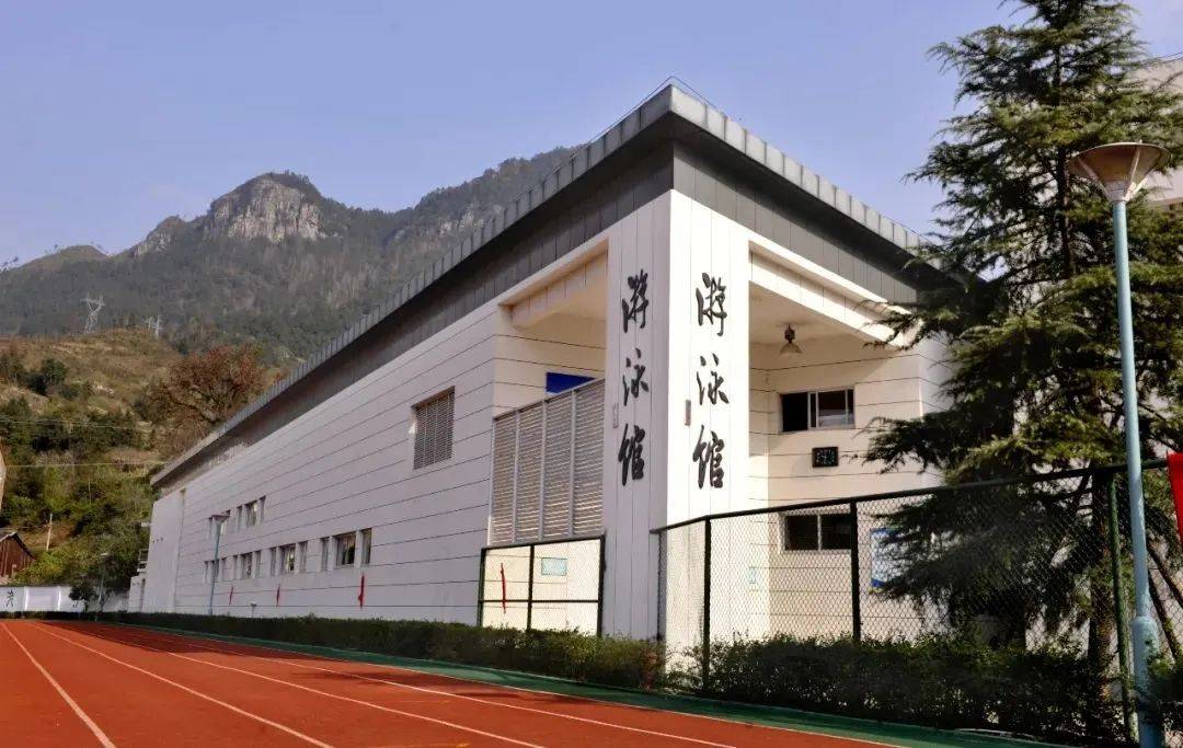 活动内容:健身项目免费开放活动地点:文成县体育中心体育馆一楼健身房