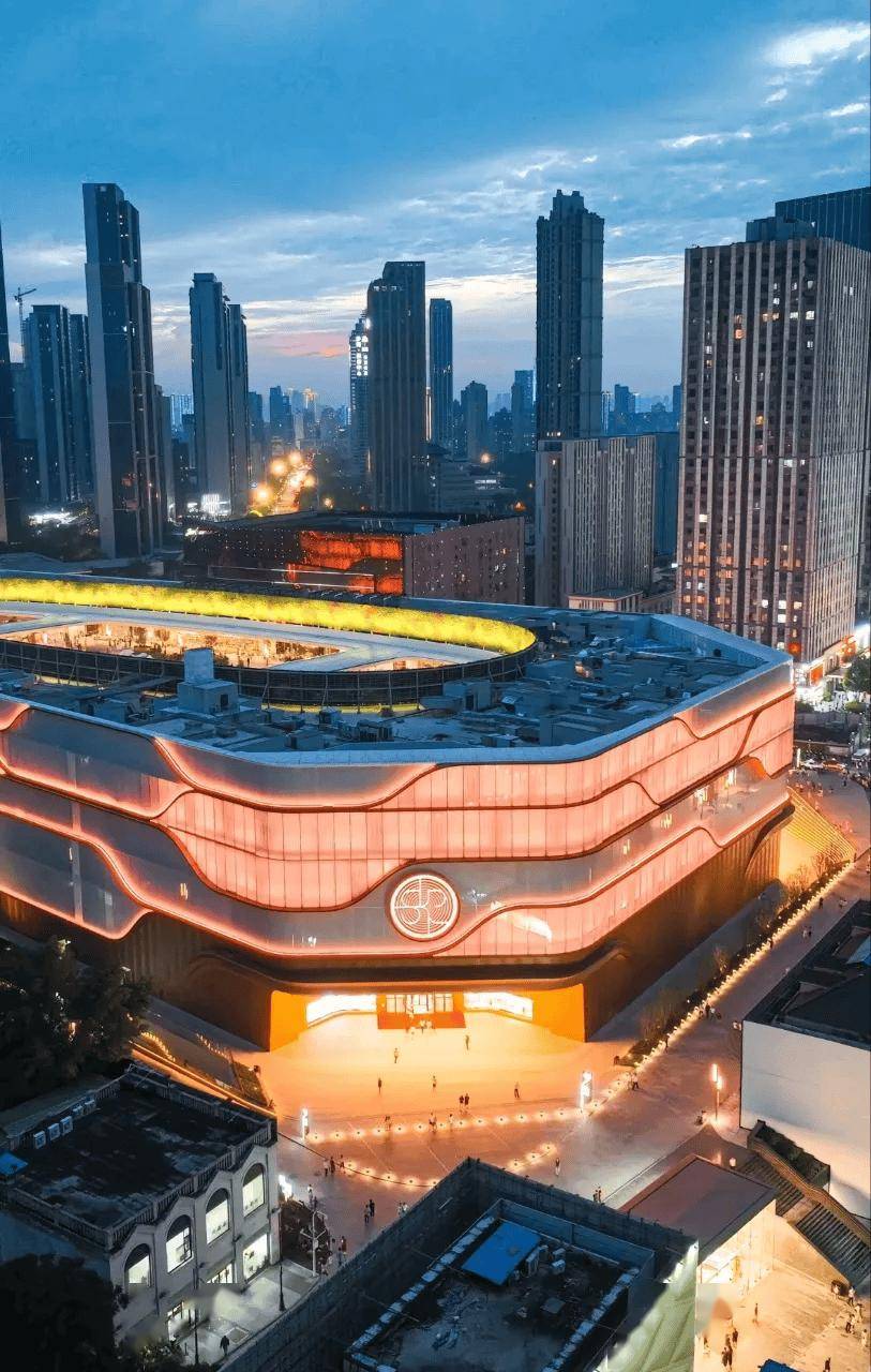 武汉最贵的商业开业了，武汉skp，建筑颜值还很不错!_品牌_的设计_街区
