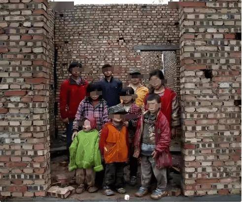 四川夫妻16年连生11个娃,父亲:存钱不如存人,如今他们怎样了?